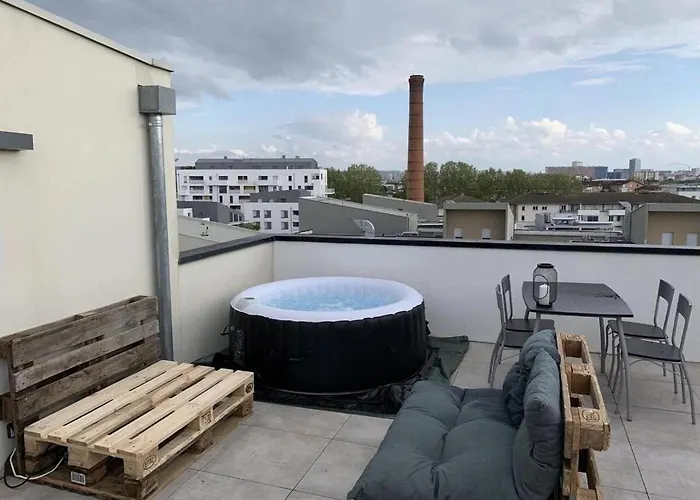 Rooftop Avec Vue Sur Les Pyrenees Et Jacuzzi, Au Pied Du Zenith